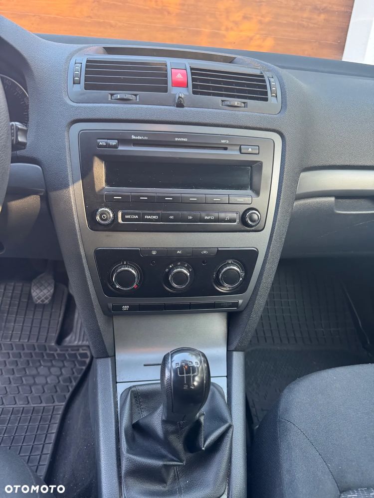 Skoda Octavia 1.6 Tour Classic - 9