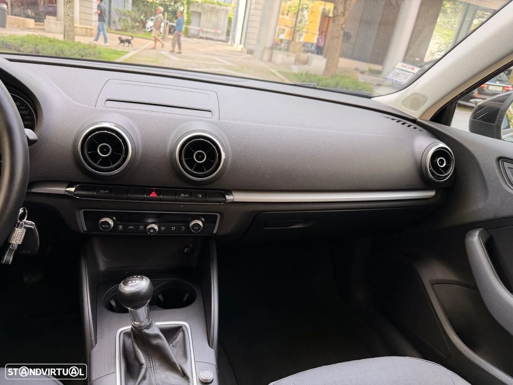 Audi A3 Sportback 1.6 TDI B.Line Attraction - 25