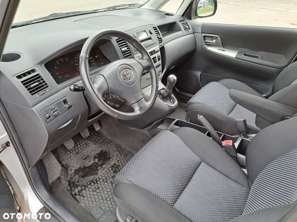 Toyota Corolla Verso - 13