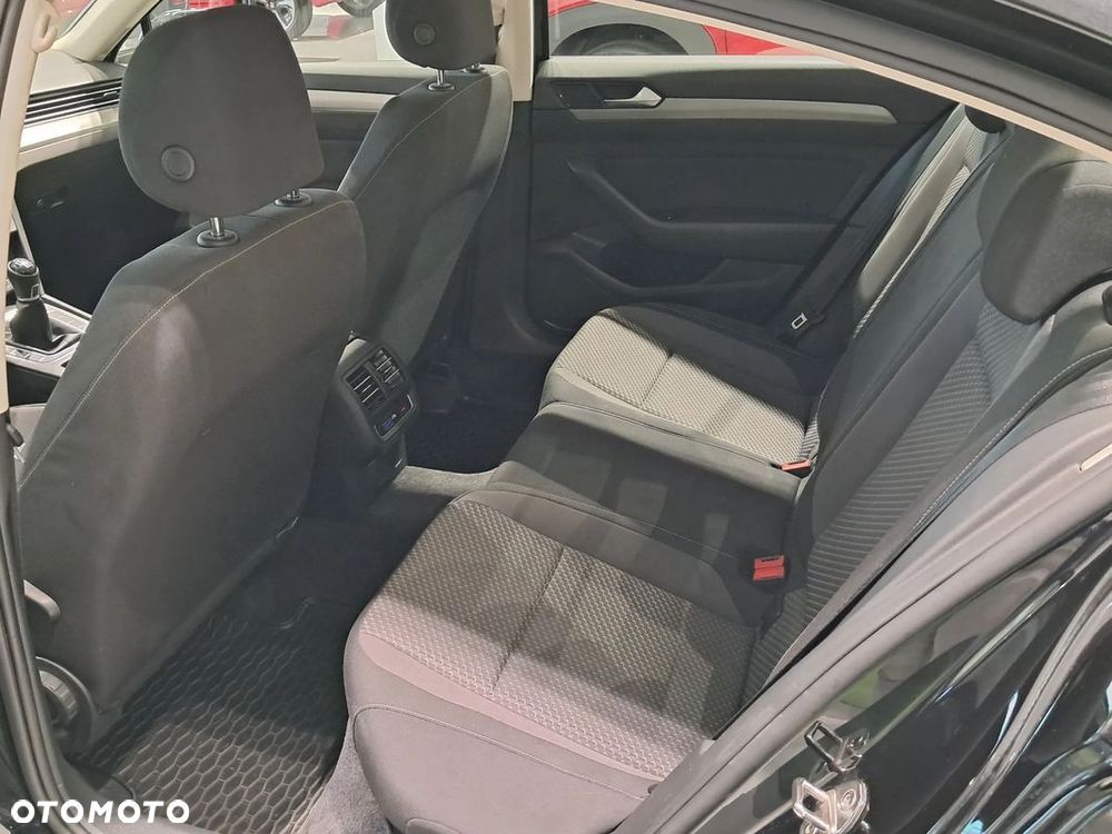 Volkswagen Passat 2.0 TDI BMT Trendline - 22