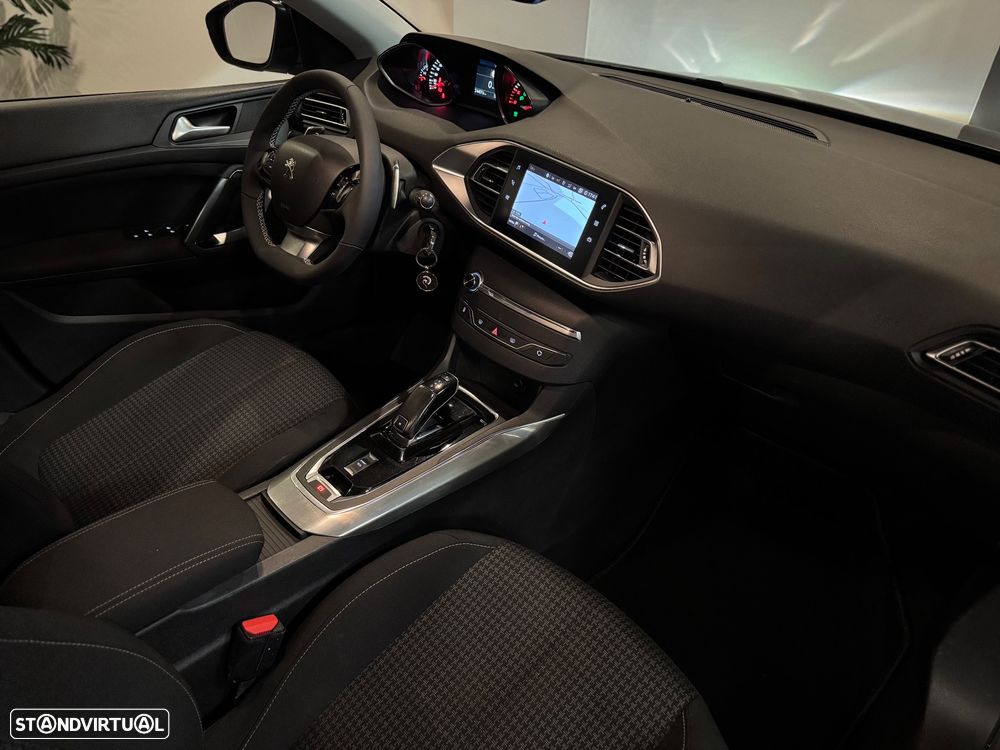 Peugeot 308 SW BlueHDi 130 EAT8 Style - 26