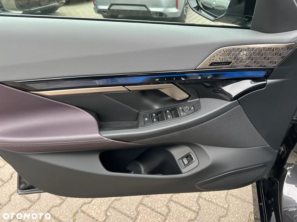 BMW i5 83.9kWh M60 xDrive - 12