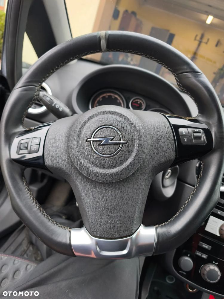 Opel Corsa 1.6 Turbo GSi - 12