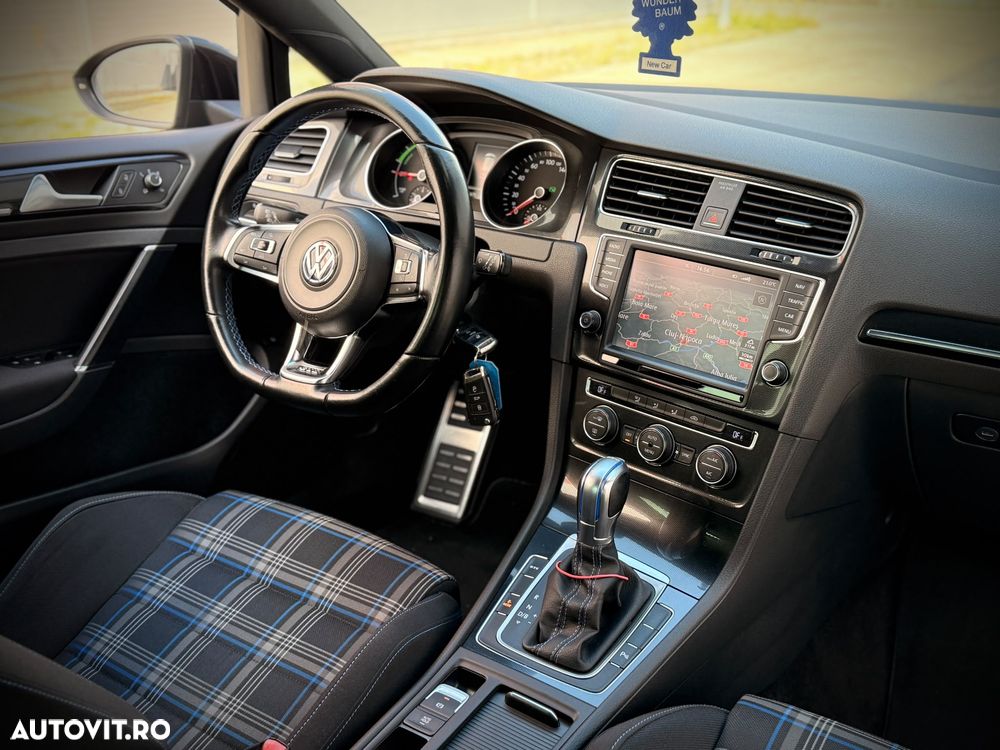 Volkswagen Golf - 22