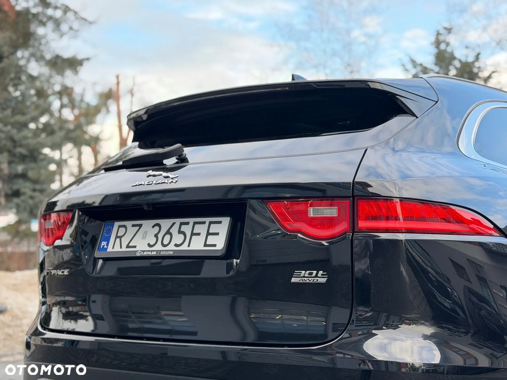 Jaguar F-Pace 30t AWD Portfolio - 12