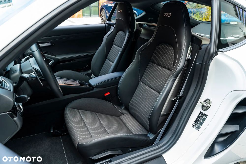 Porsche 718 Cayman GPF T PDK - 11