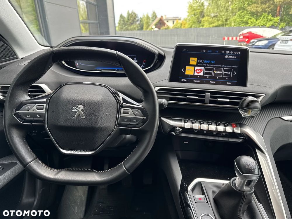 Peugeot 3008 1.2 PureTech GPF Allure S&S - 9