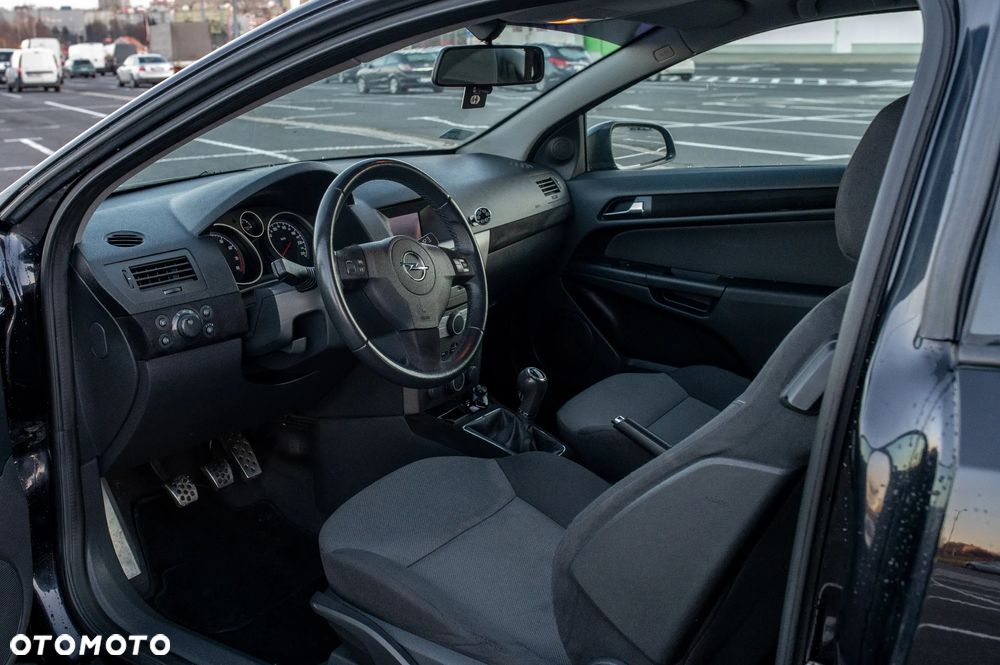 Opel Astra III GTC 1.6 Enjoy - 21