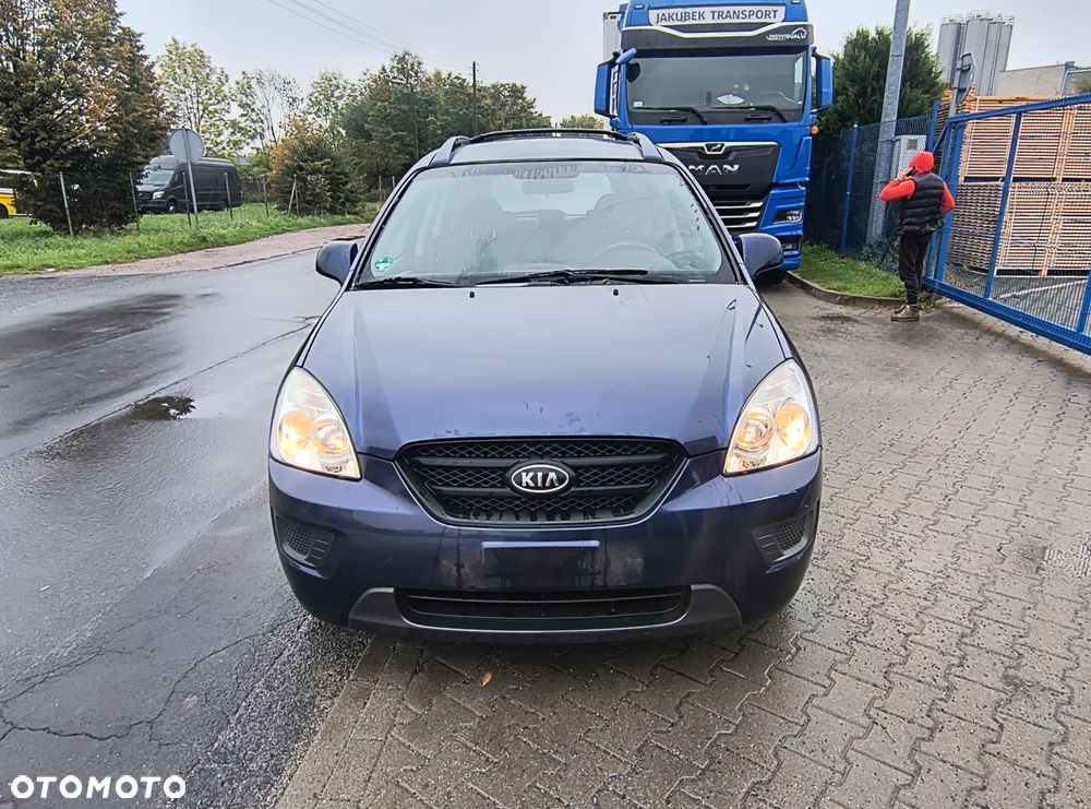 Kia Carens - 11