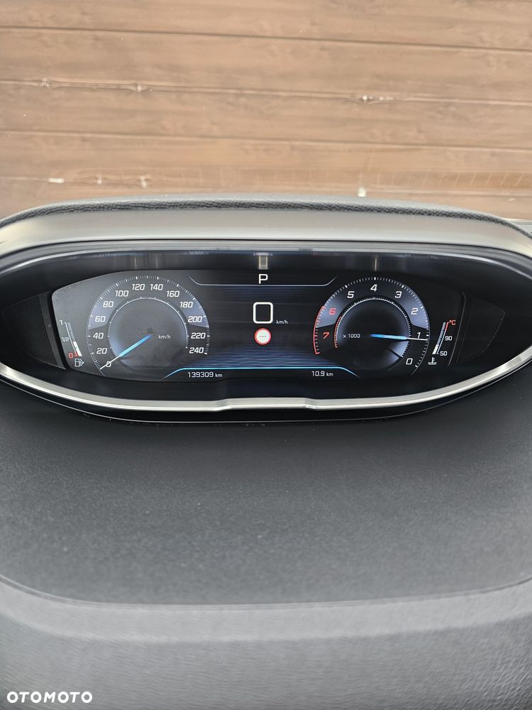 Peugeot 5008 - 8
