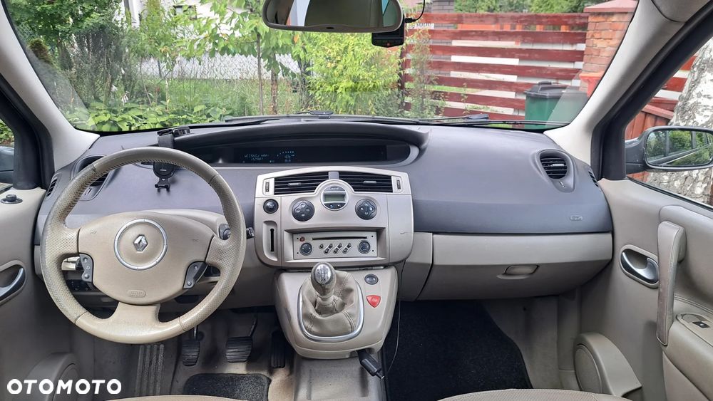 Renault Grand Scenic - 11