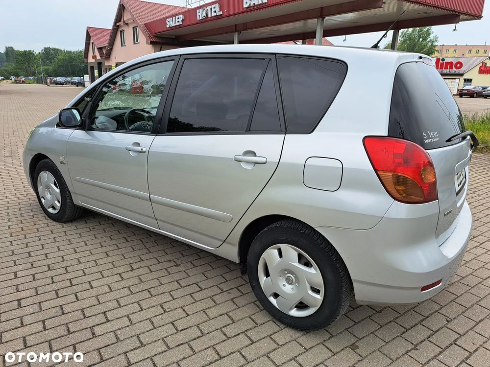 Toyota Corolla Verso - 10