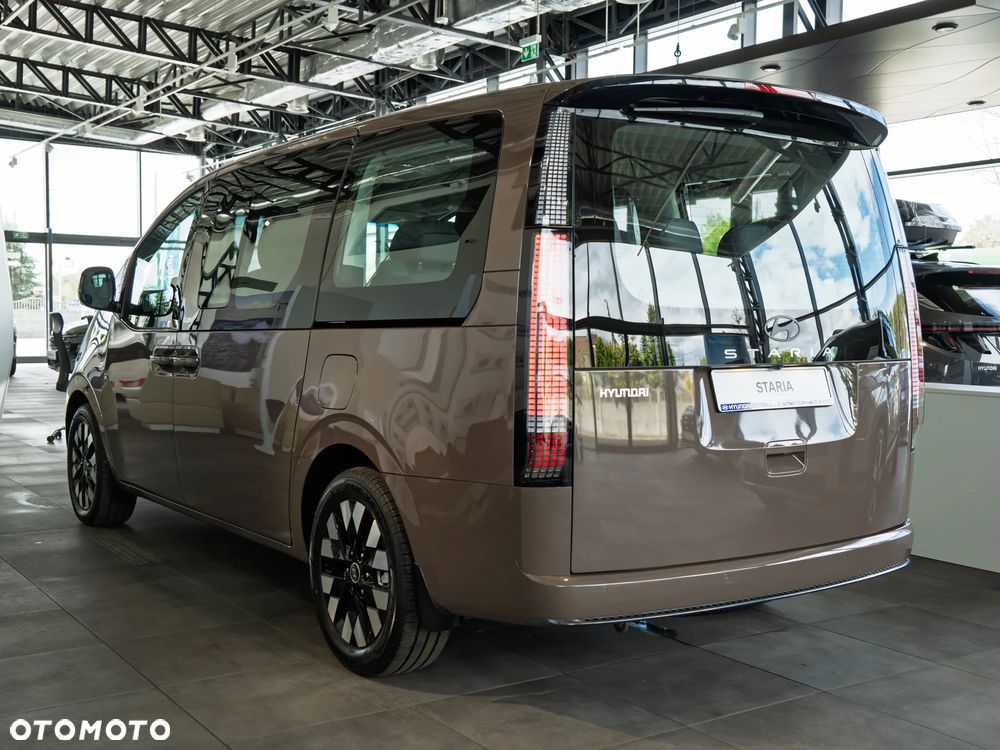 Hyundai Staria 1.6 T-GDI HEV Luxury - 4