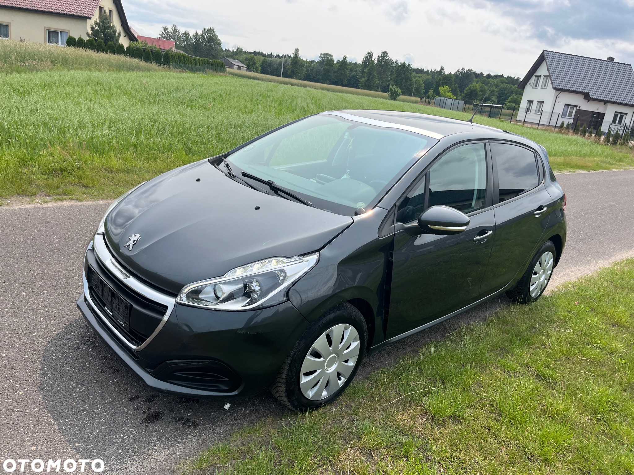 Peugeot 208 - 8