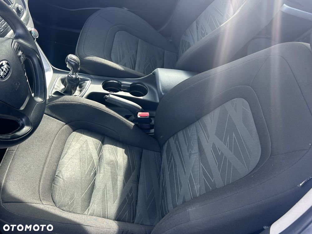 Kia Ceed - 12