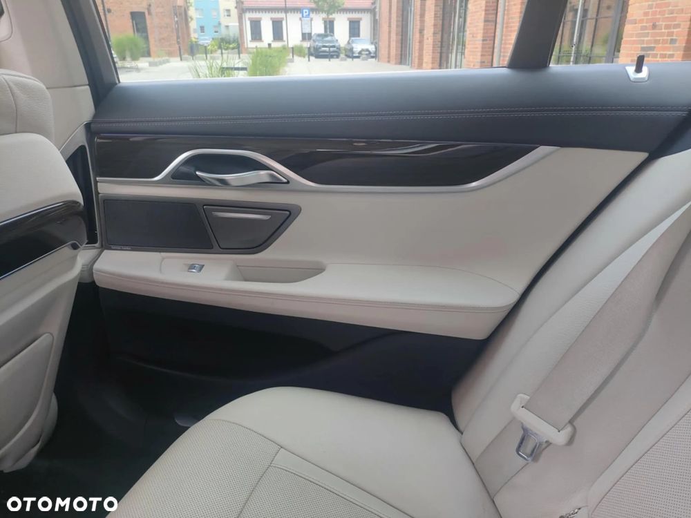 BMW Seria 7 730d xDrive - 30