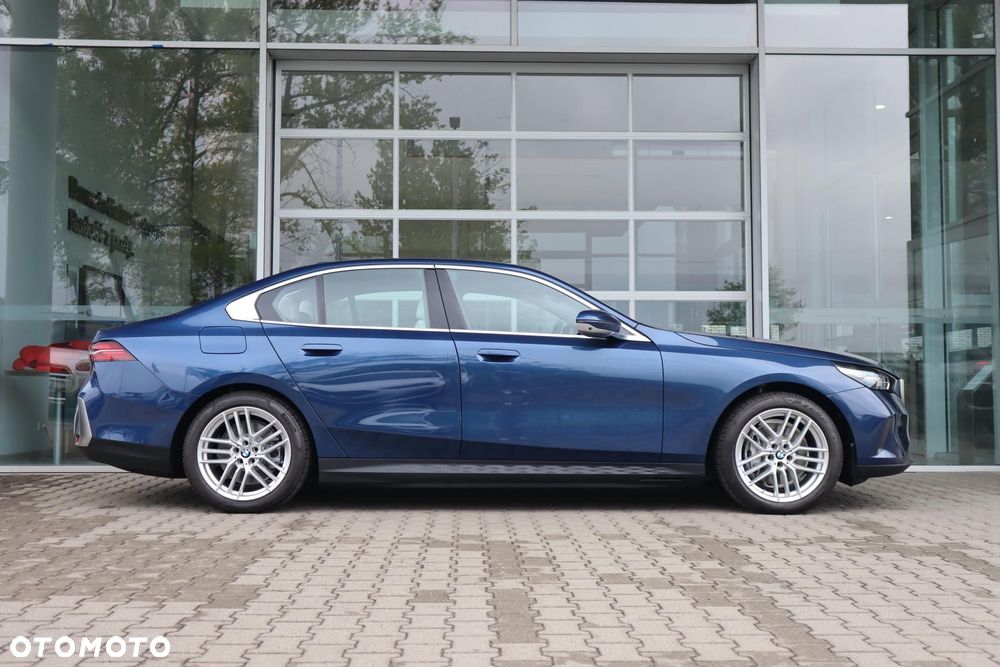 BMW i5 - 6