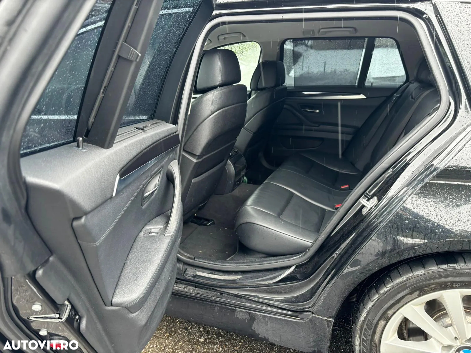 BMW Seria 5 528i Touring Aut. Modern Line - 14