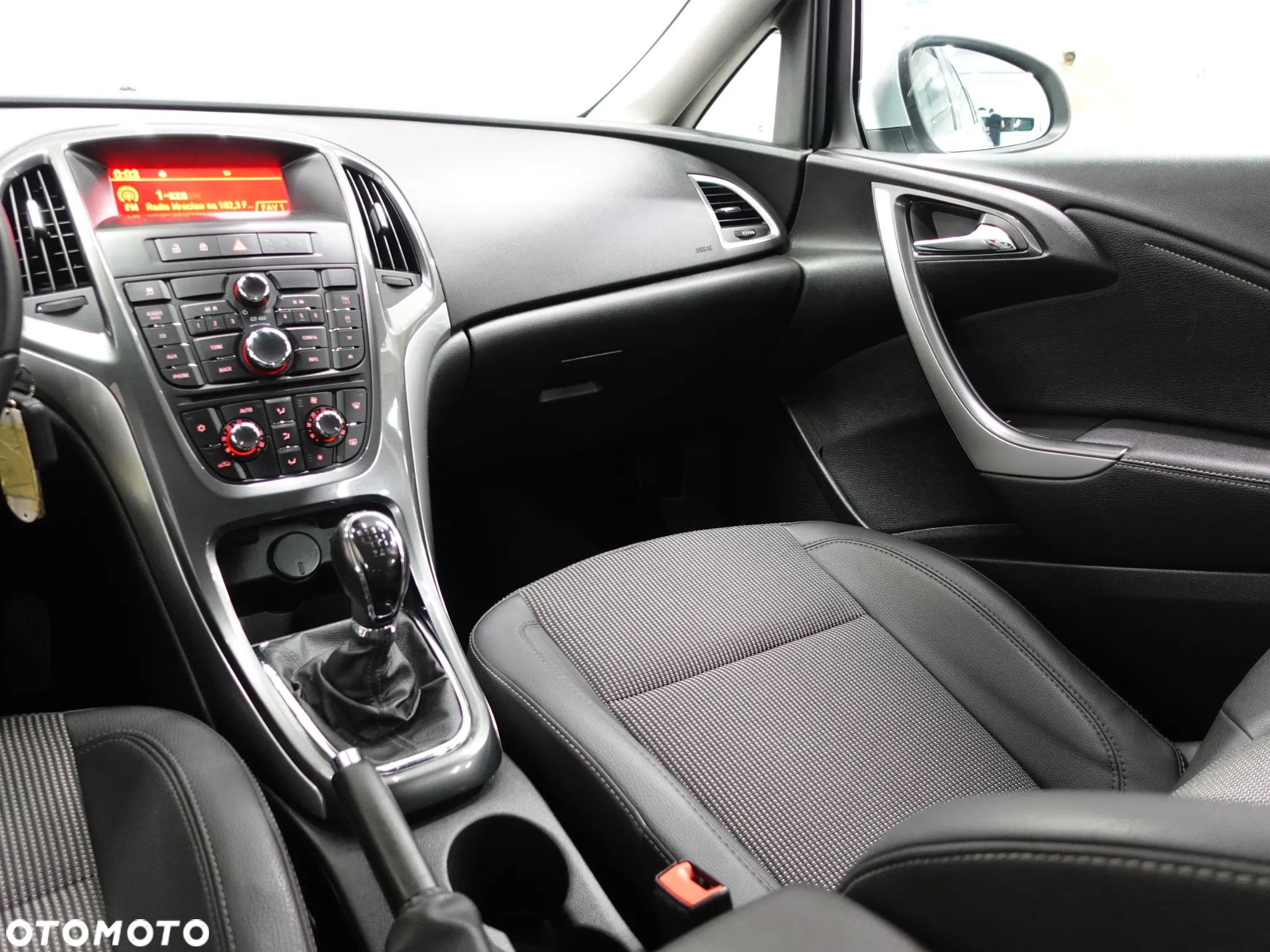 Opel Astra IV 1.6 CDTI Cosmo - 35