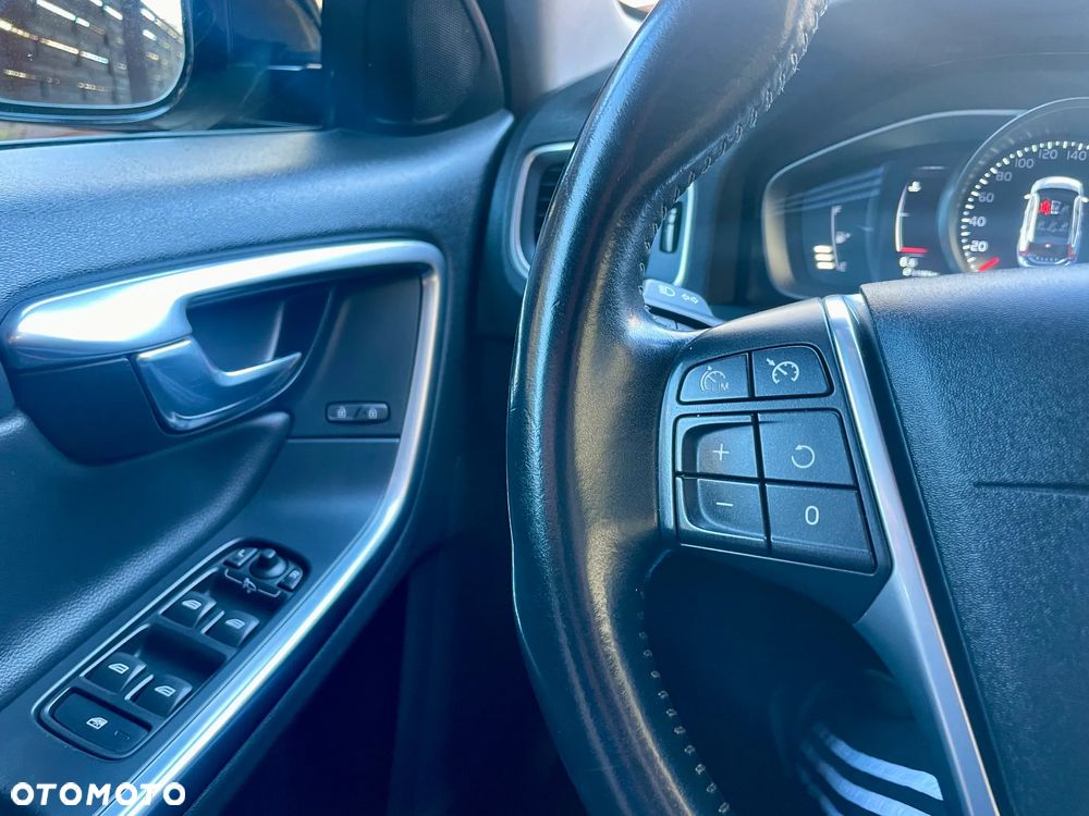 Volvo V60 Cross Country D3 Geartronic Momentum - 15