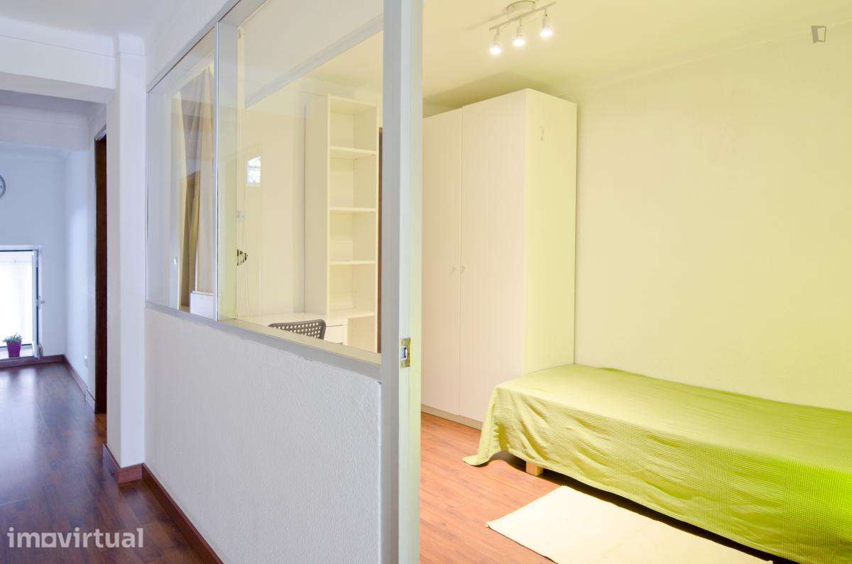 Quarto - localizado em Anjos Lisbon - Grande imagem: 5/26