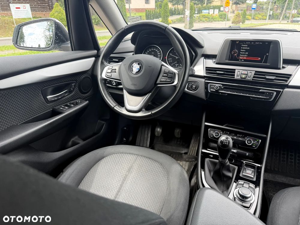 BMW Seria 2 218d - 9