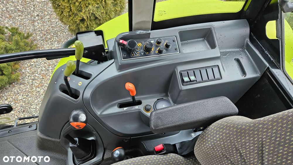 Claas Axos 320 CX - 17