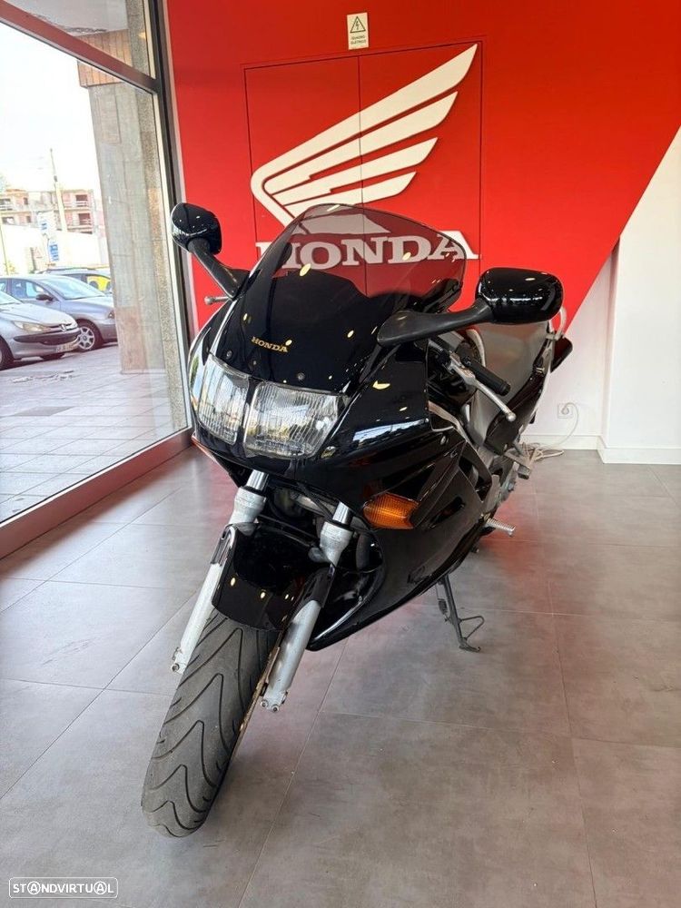 Honda VFR 750 F - 3