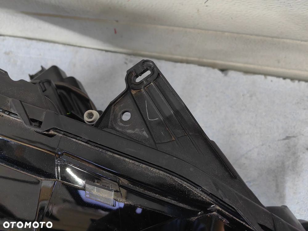 Lampa przednia prawaNissan Qashqai j12 - 4