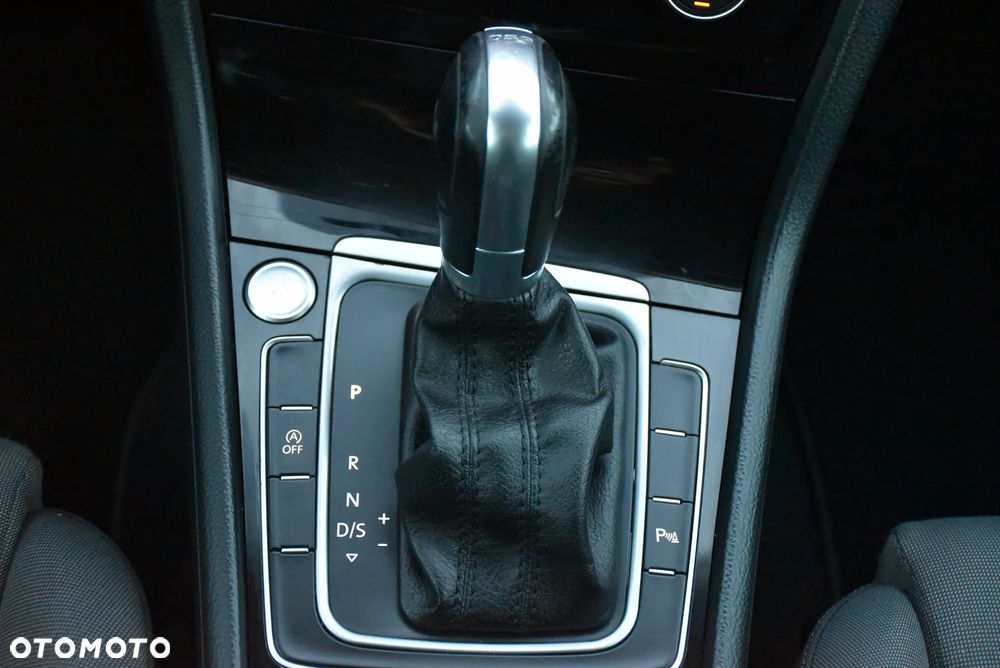 Volkswagen Golf - 25