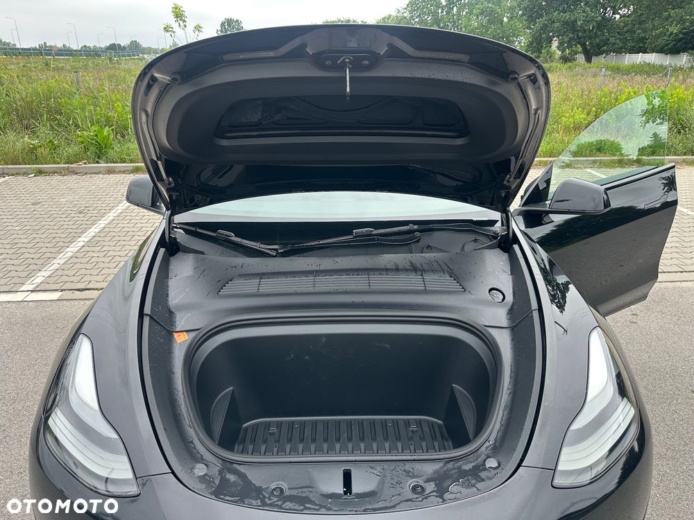 Tesla Model Y Long Range AWD - 18