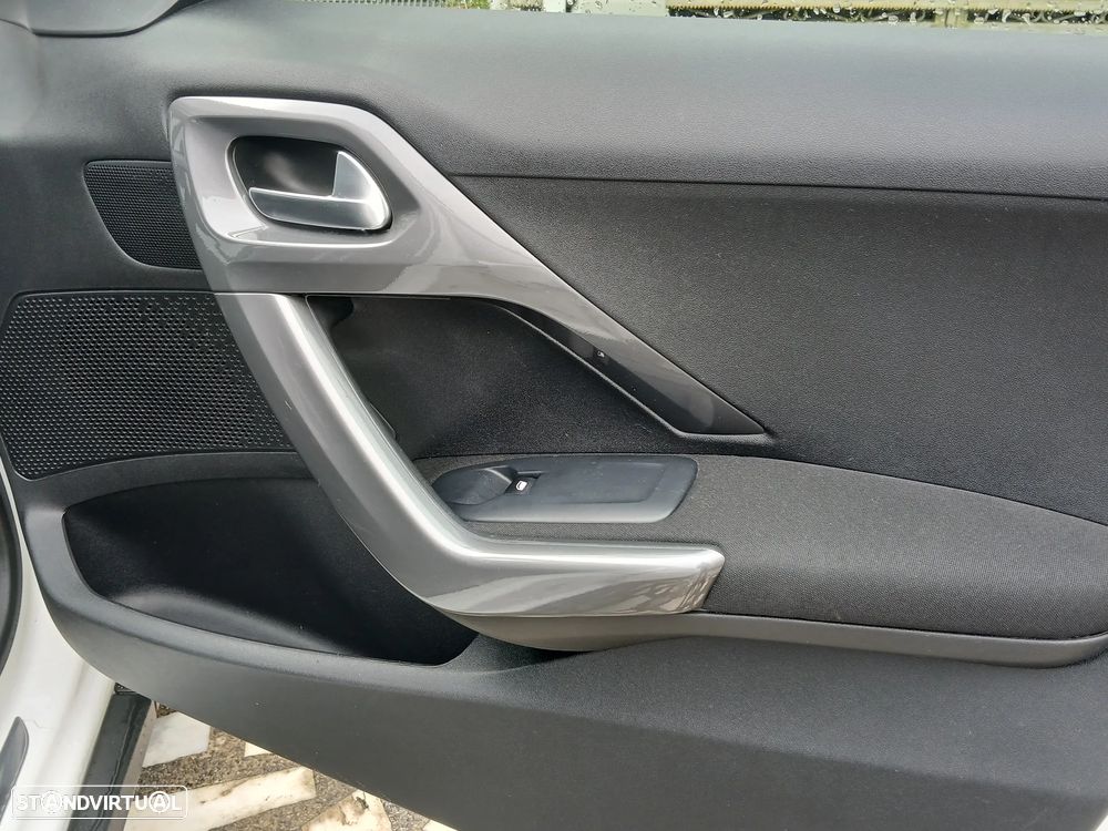 Peugeot 2008 1.5 BlueHDi Style - 24