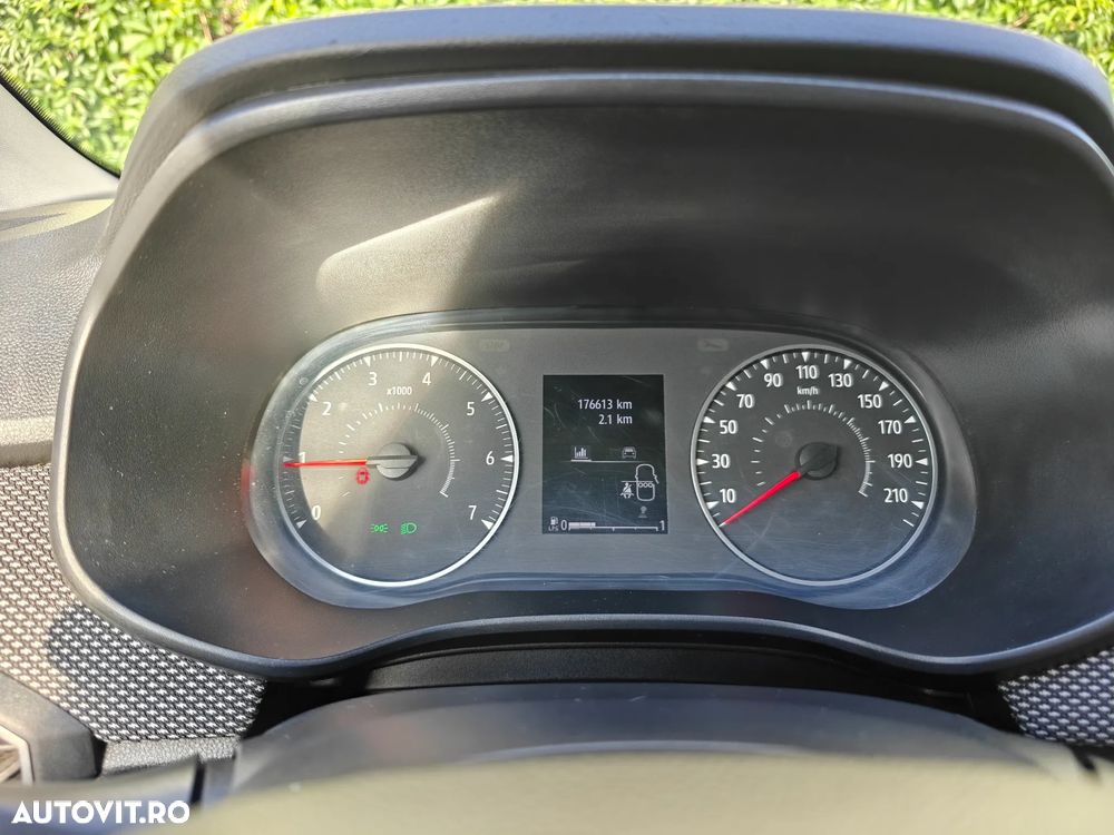 Dacia Logan TCe 90 Essential - 5