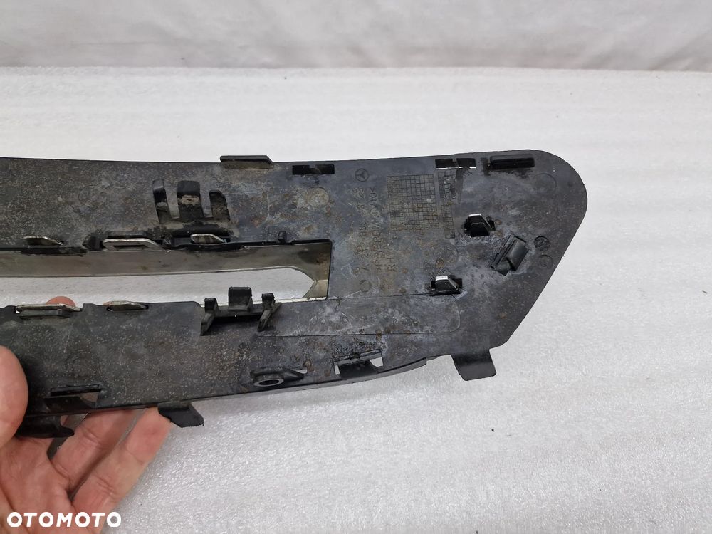 MERCEDES E-KLASSA W212 09- PRAWA KRATKA BOCZNA ZDERZAKA PRZEDNIEGO PRZÓD , NR A2128851823 , NR AUKCJI C/54 - 8