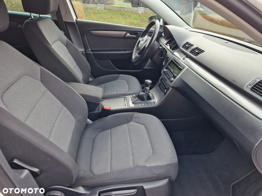 Volkswagen Passat - 34