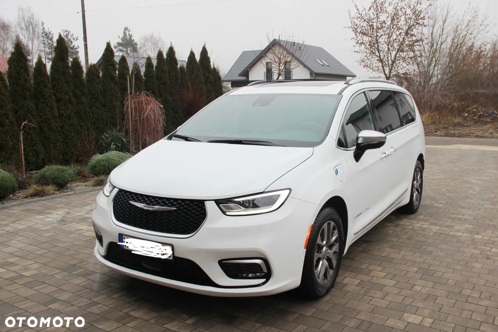 Chrysler Pacifica - 1