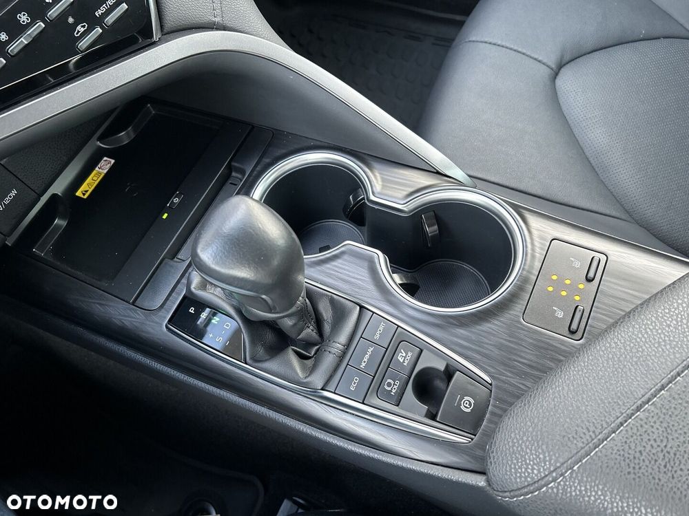 Toyota Camry 2.5 Hybrid Executive CVT - 21