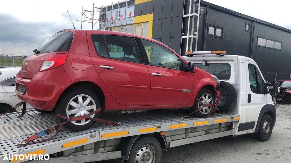 Dezmembram Renault Clio 3, 1.5 DCI an fabr 2011 - 4