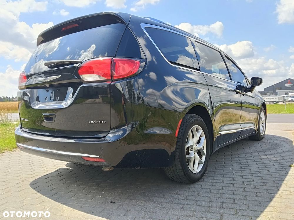 Chrysler Pacifica - 8