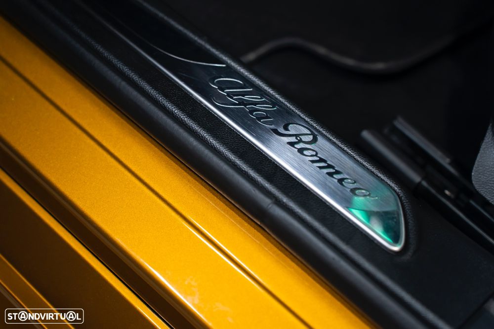 Alfa Romeo Giulia 2.9 V6 Bi-Turbo AT8 Quadrifoglio - 12