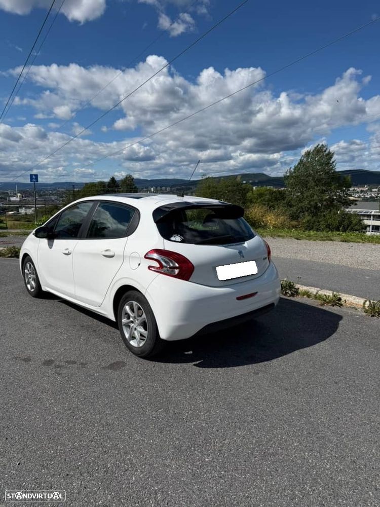 Peugeot 208 - 5