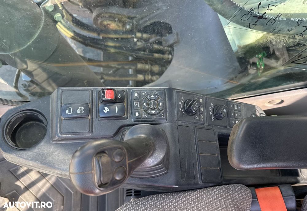 Volvo EC220EL Excavator - 11