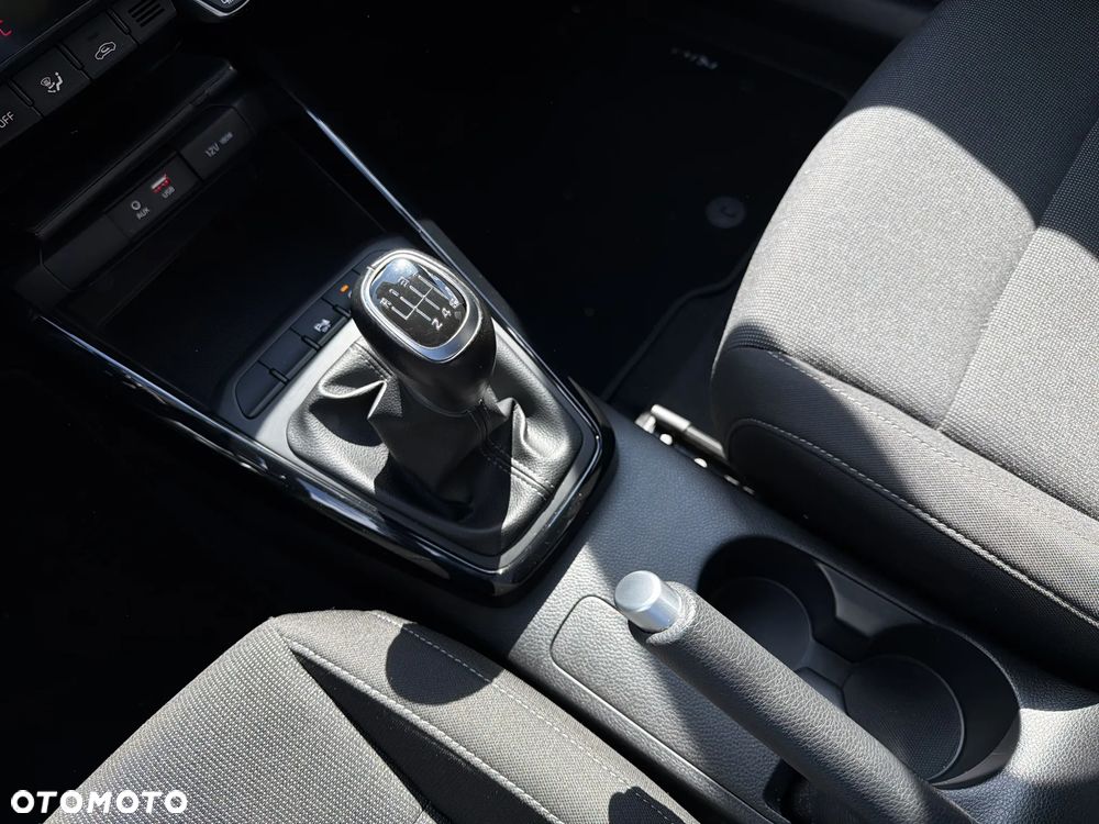 Kia Rio 1.4 L - 16