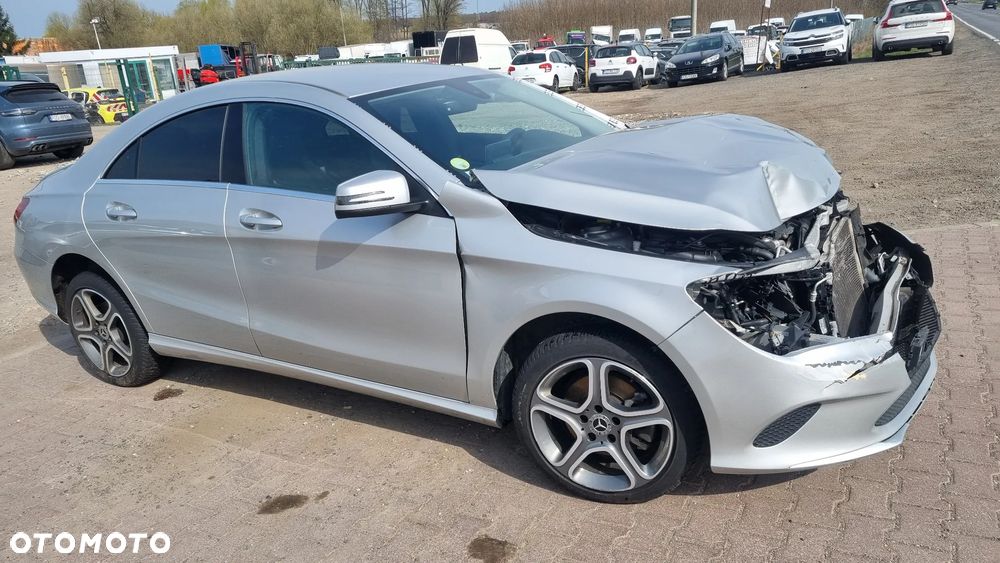 Mercedes-Benz CLA 200 d 7G-DCT UrbanStyle Edition - 2
