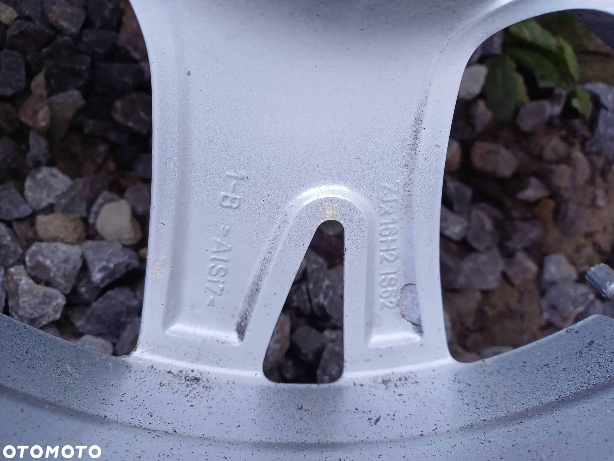 ALUFELGI 6874641 BMW 5X112 205/60/16 ET52 OTWÓR CENTRUJĄCY 66.5MM - 16