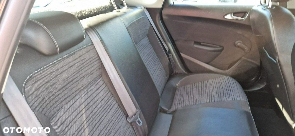 Opel Astra - 25