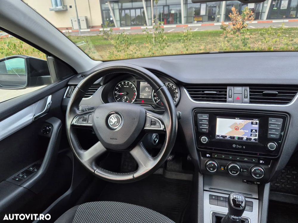 Skoda Octavia Combi 2.0 TDI RS - 18