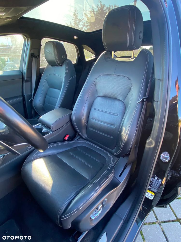 Jaguar E-Pace 2.0 D200 mHEV AWD R-Dynamic Black - 24