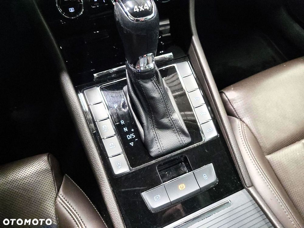 Skoda Superb 2.0 TDI 4x4 L&K DSG - 21