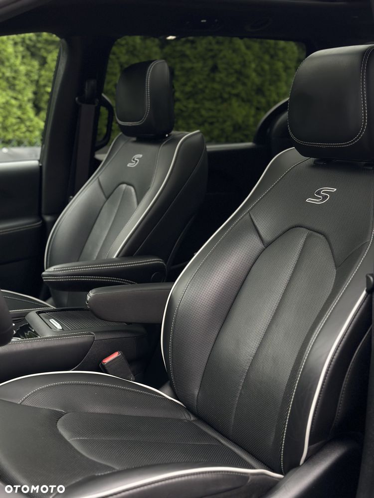 Chrysler Pacifica - 11